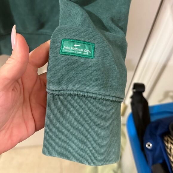 Nike Vintage Distressed Green Nike Hoodie Sweatshirt — Used, Size M - Picture 7 of 10